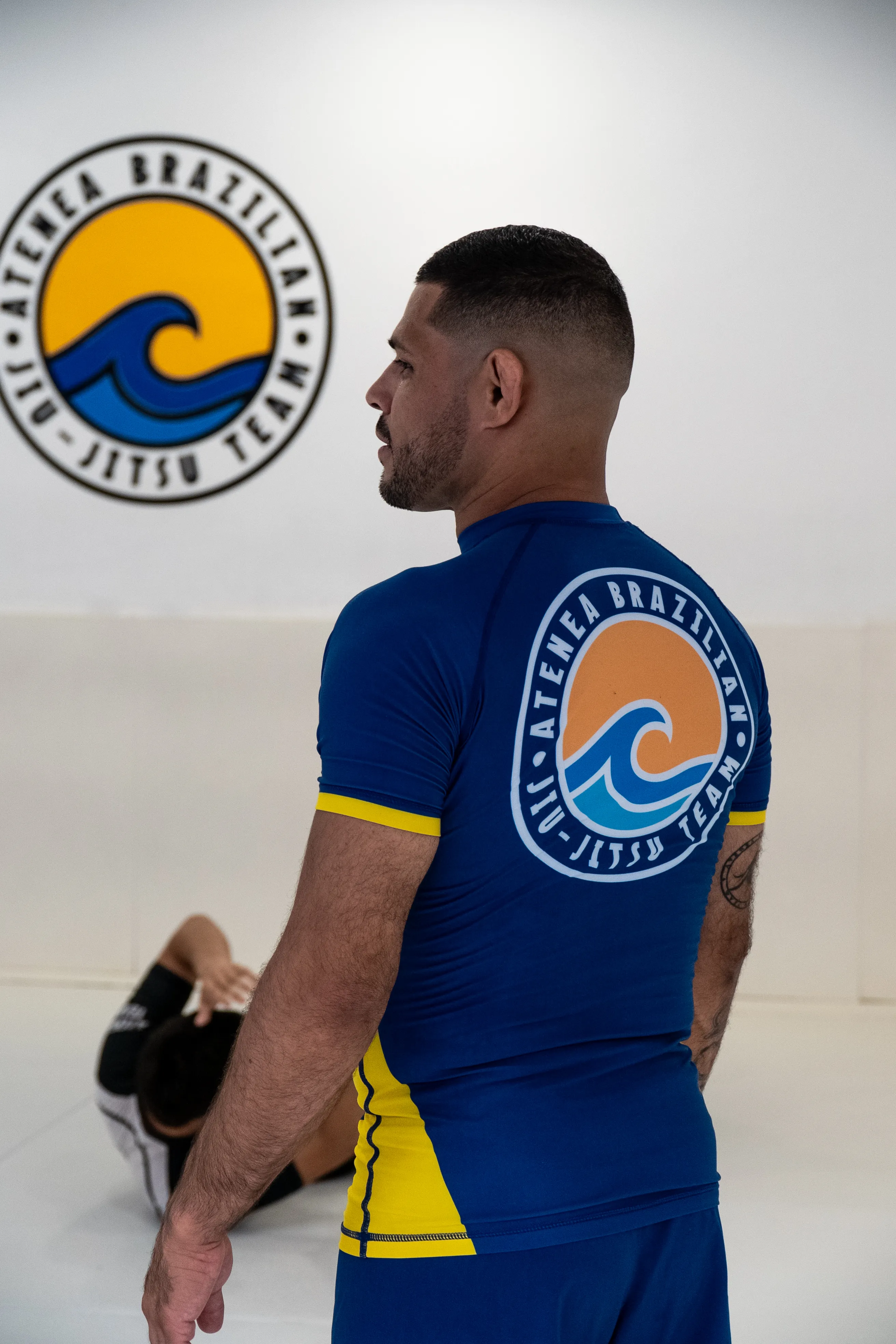 rashguard de la marca de Atenea BJJ Team Madrid